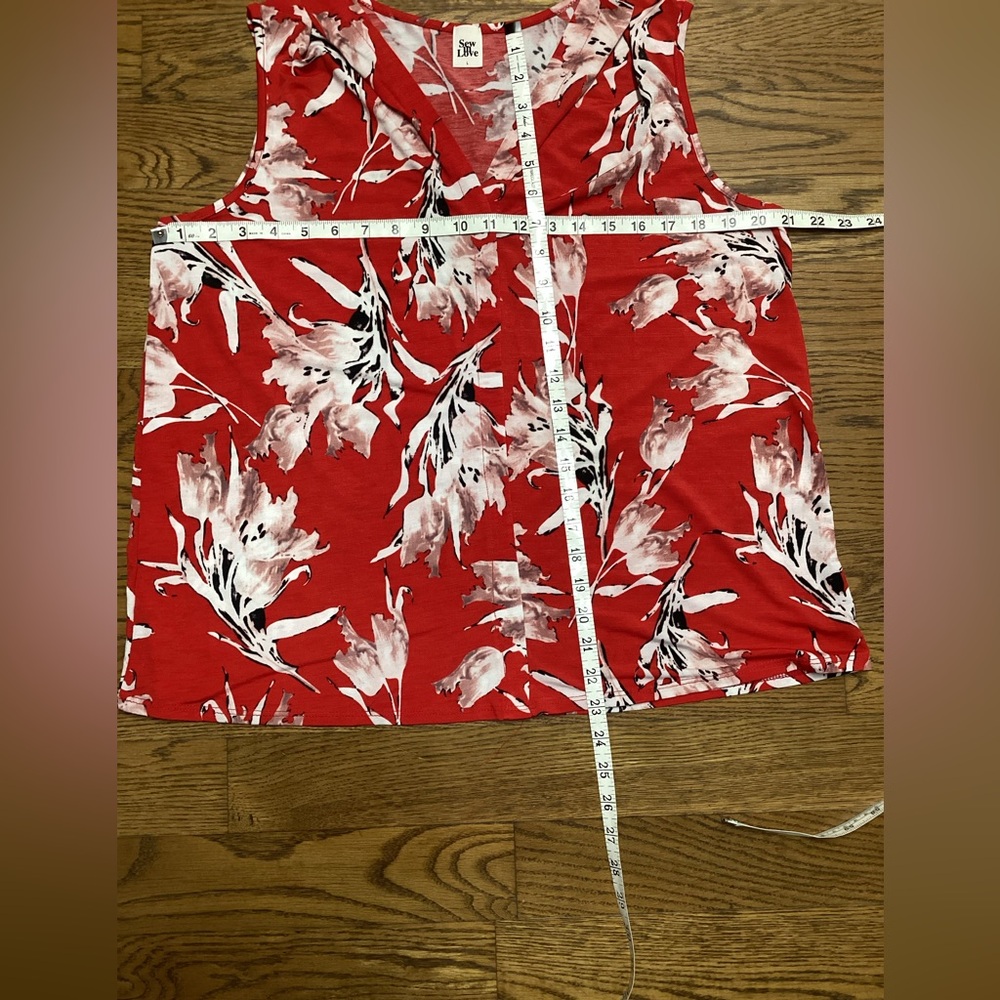Sew in Love red floral tank v-neck blouse size Large - Picture 7 of 8